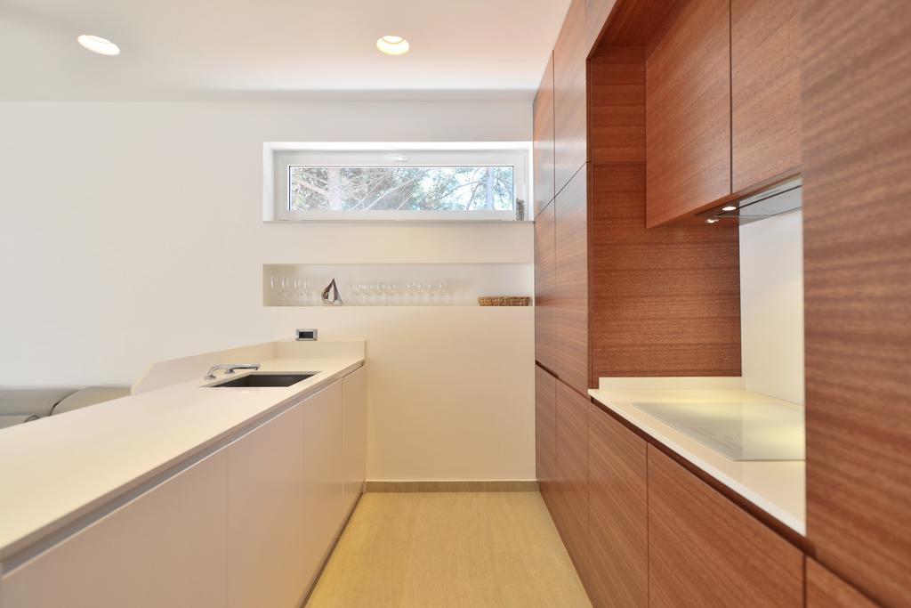 Chiponsky One - 5 Star Beachfront Property Бол Екстериор снимка