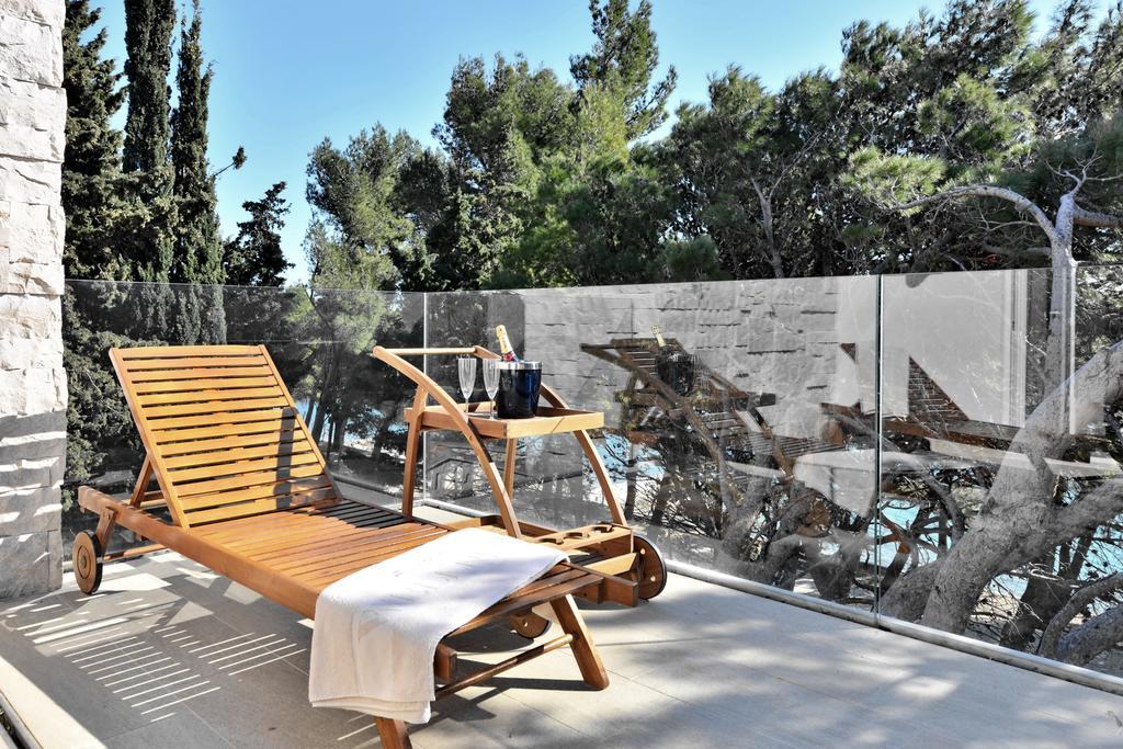 Chiponsky One - 5 Star Beachfront Property Бол Екстериор снимка