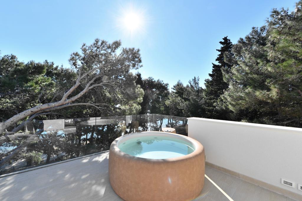 Chiponsky One - 5 Star Beachfront Property Бол Екстериор снимка