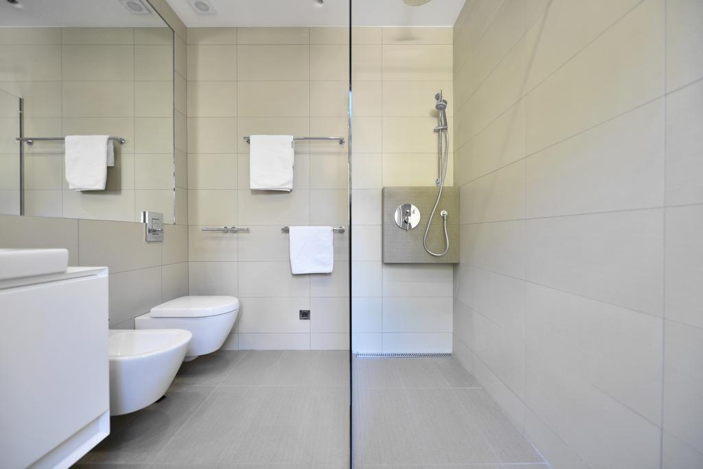 Chiponsky One - 5 Star Beachfront Property Бол Екстериор снимка