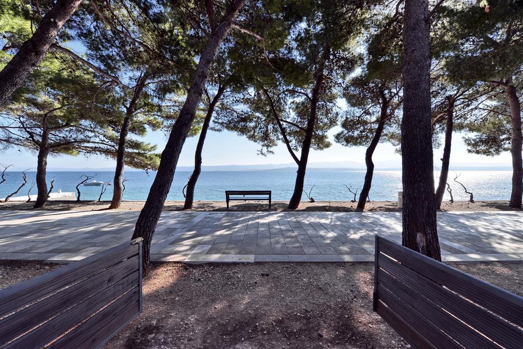 Chiponsky One - 5 Star Beachfront Property Бол Екстериор снимка