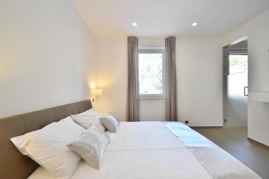 Chiponsky One - 5 Star Beachfront Property Бол Екстериор снимка