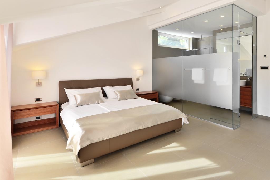 Chiponsky One - 5 Star Beachfront Property Бол Екстериор снимка